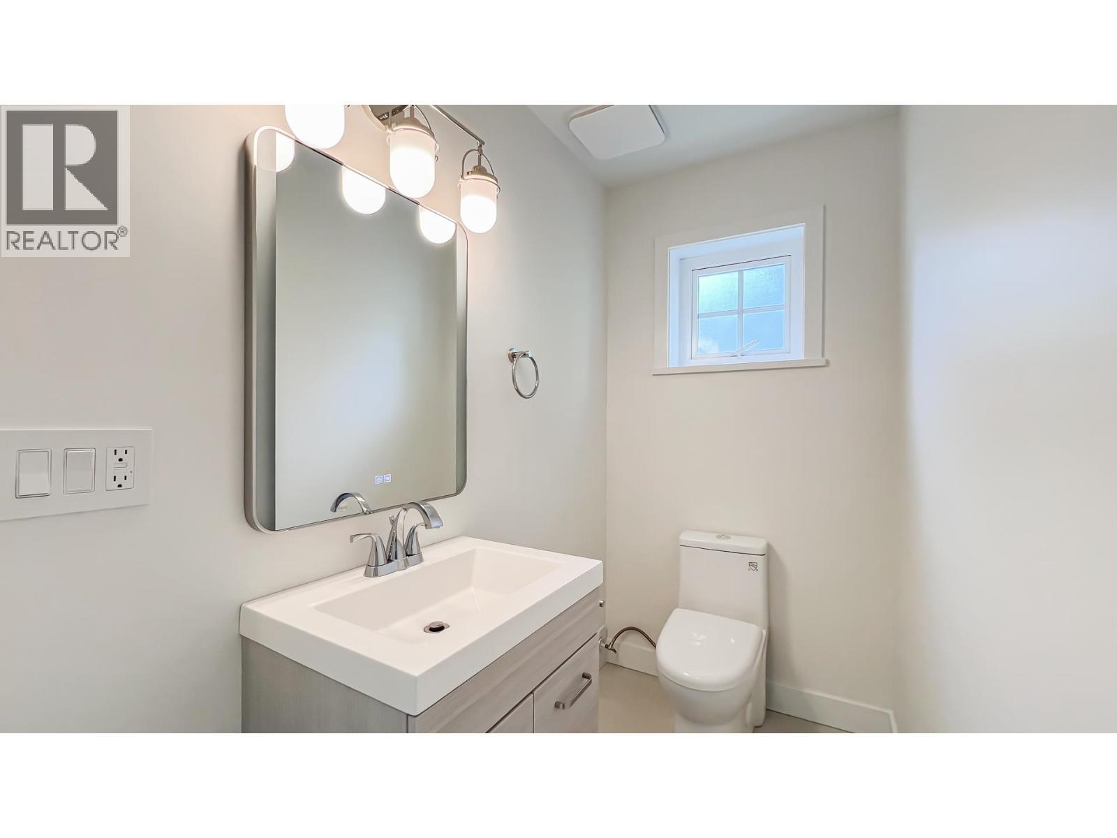 1157 Keefer Street, Vancouver, BC - Indoor Photo Showing Bathroom