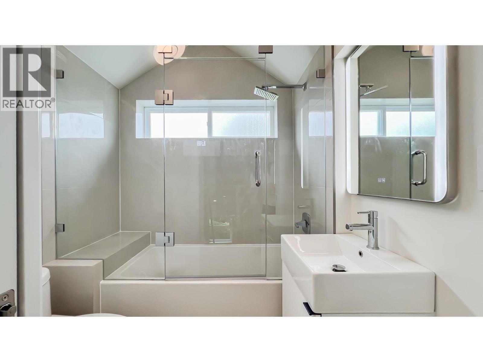 1157 Keefer Street, Vancouver, BC - Indoor Photo Showing Bathroom