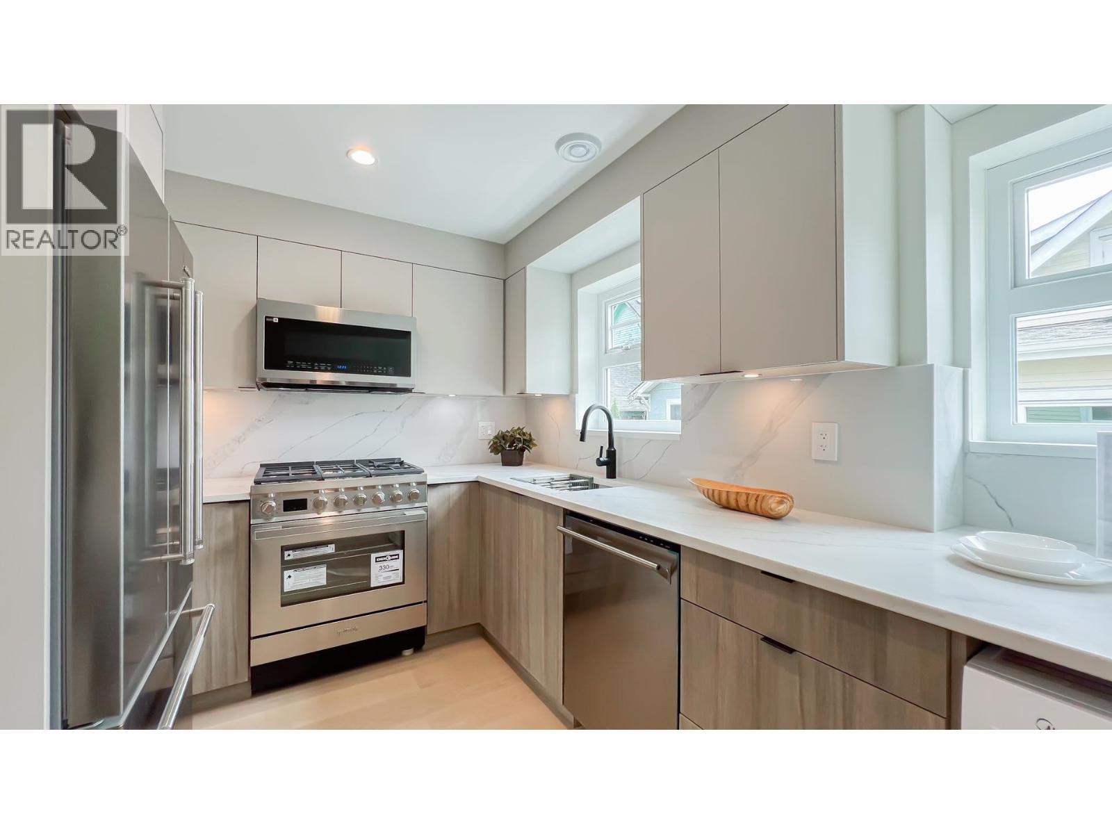1157 Keefer Street, Vancouver, BC - Indoor Photo Showing Kitchen With Upgraded Kitchen