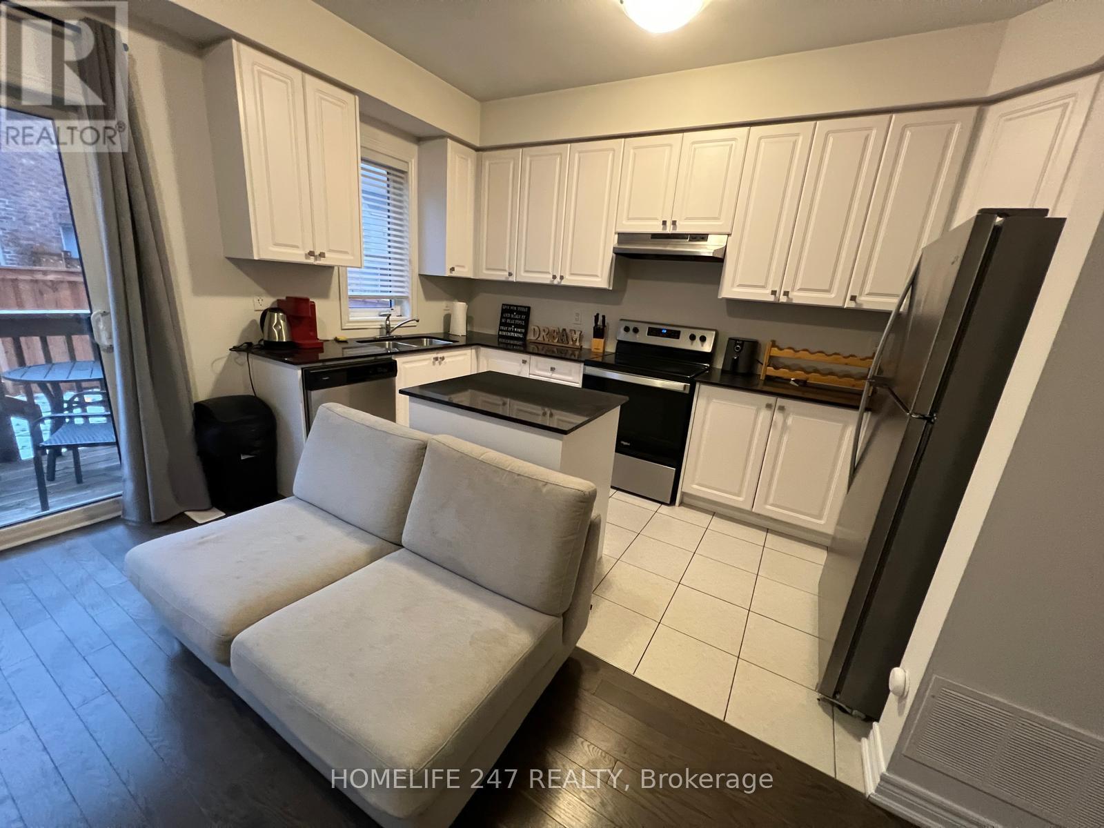3969 Leonardo Street, Burlington, ON - Indoor Photo Showing Kitchen