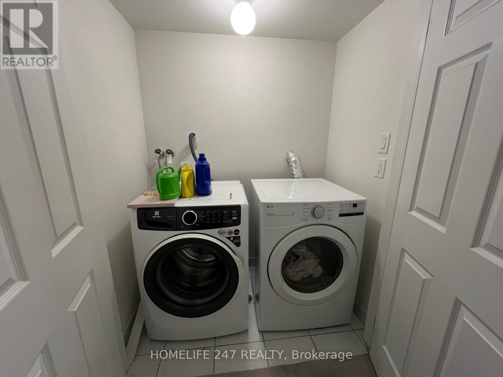 3969 Leonardo Street, Burlington, ON - Indoor Photo Showing Laundry Room