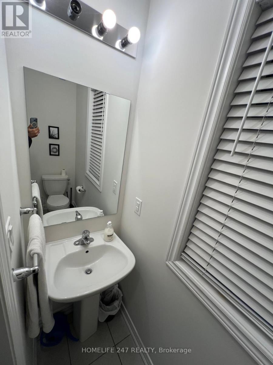 3969 Leonardo Street, Burlington, ON - Indoor Photo Showing Bathroom
