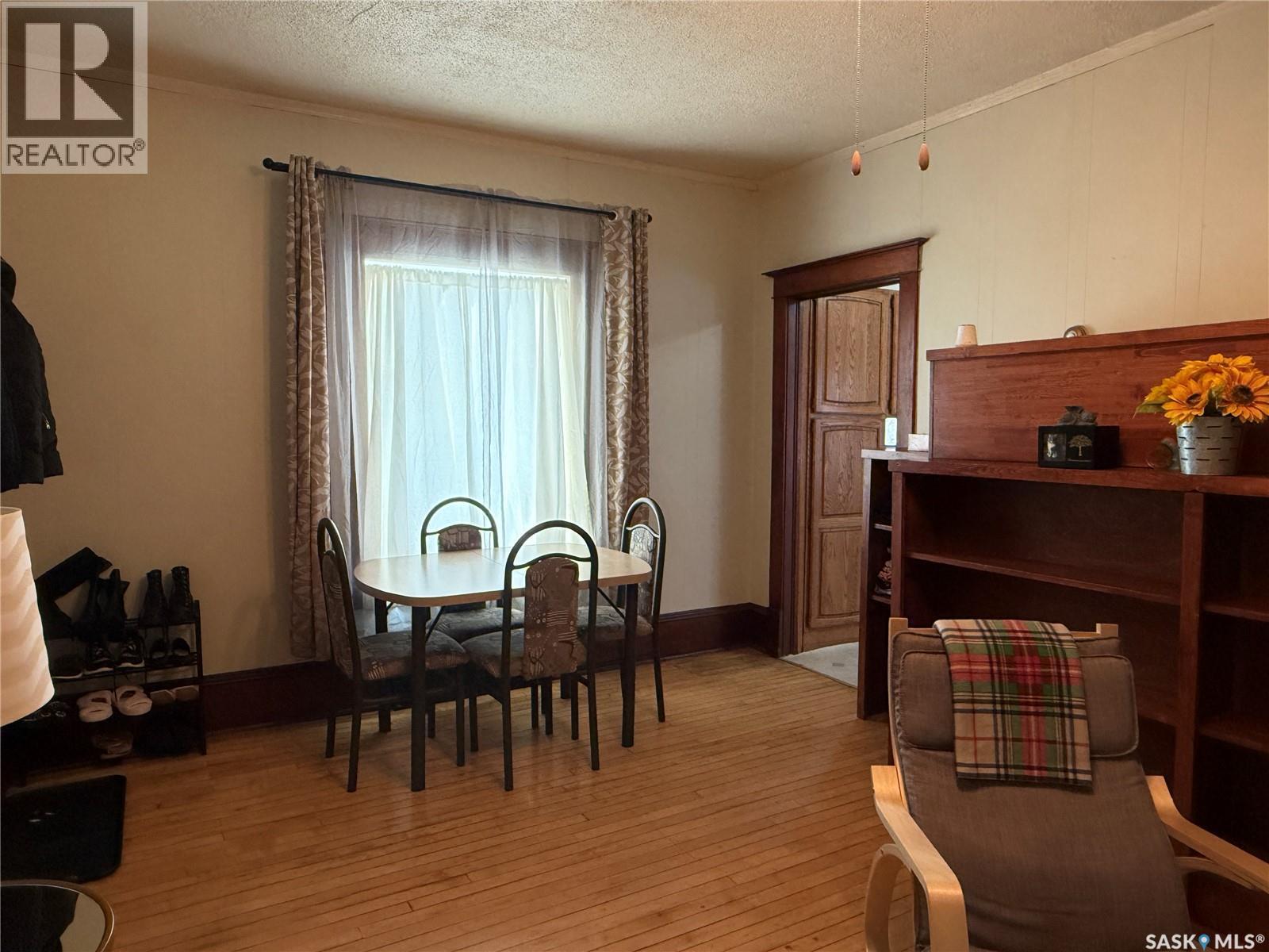 1 Prairie Avenue, Weyburn, SK - Indoor