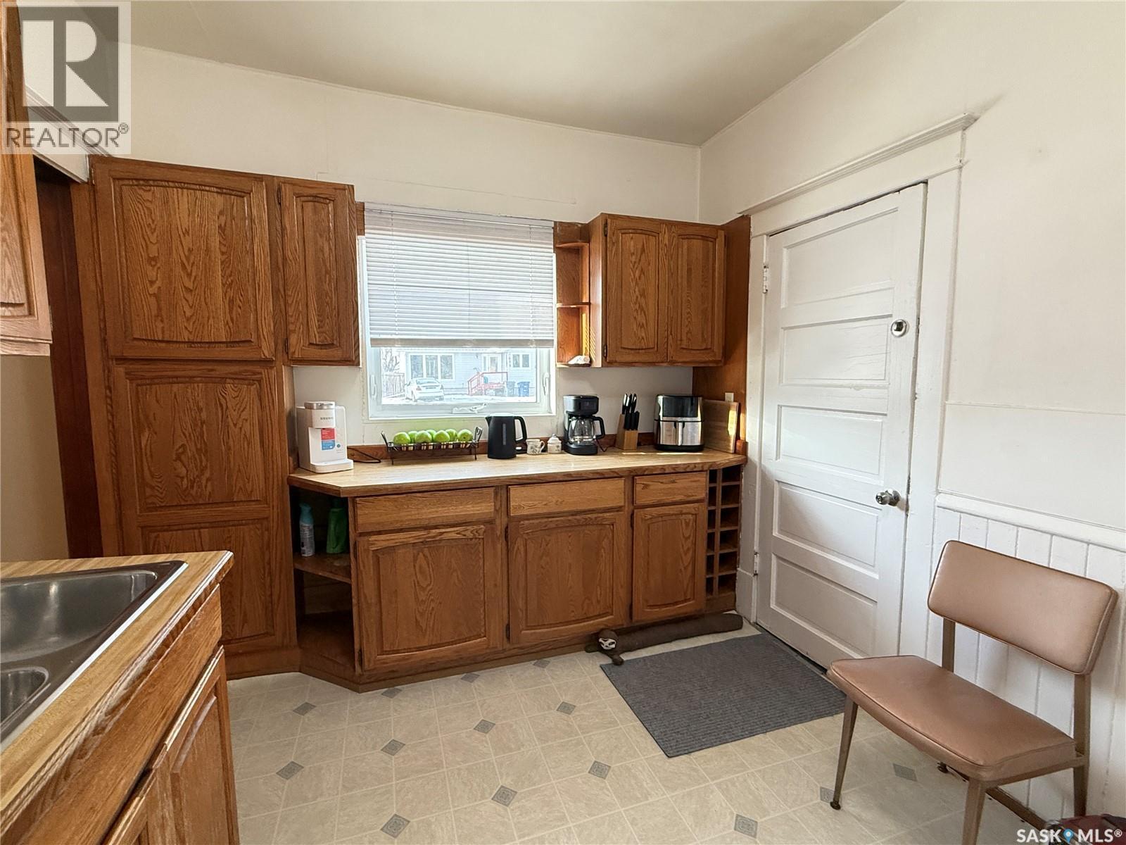 1 Prairie Avenue, Weyburn, SK - Indoor Photo Showing Kitchen