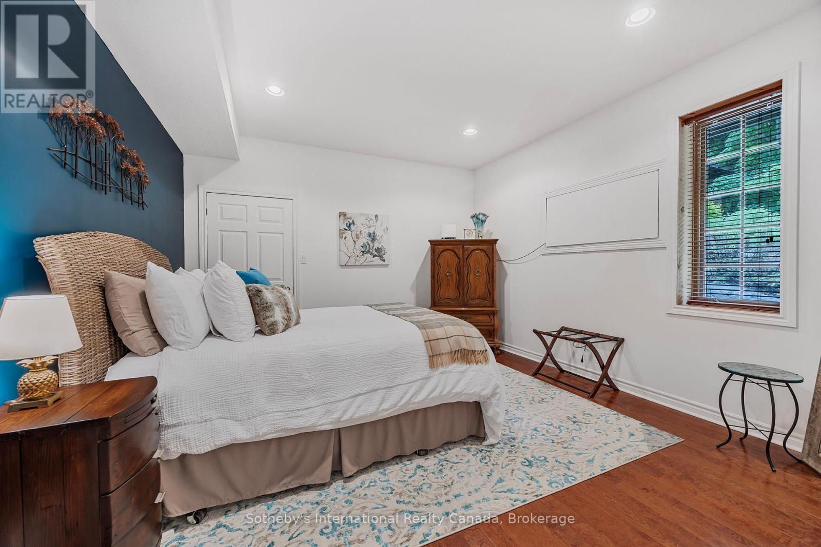 28 Big Tree Circle, Mulmur, ON - Indoor Photo Showing Bedroom