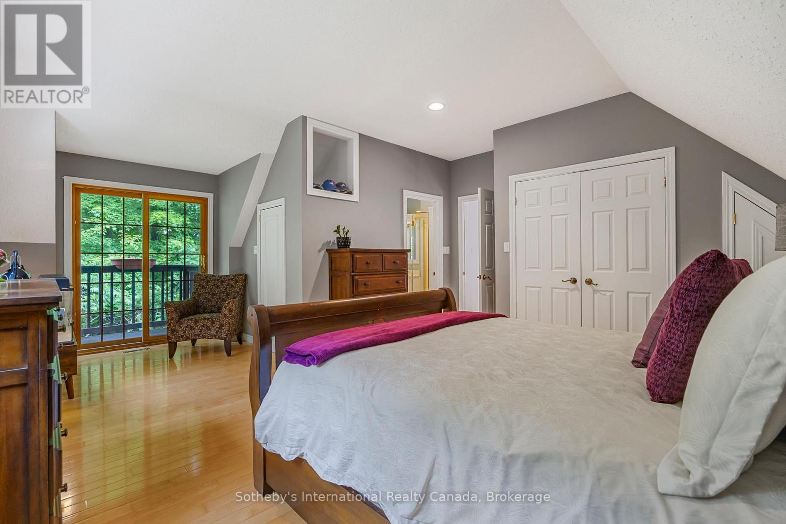 28 Big Tree Circle, Mulmur, ON - Indoor Photo Showing Bedroom