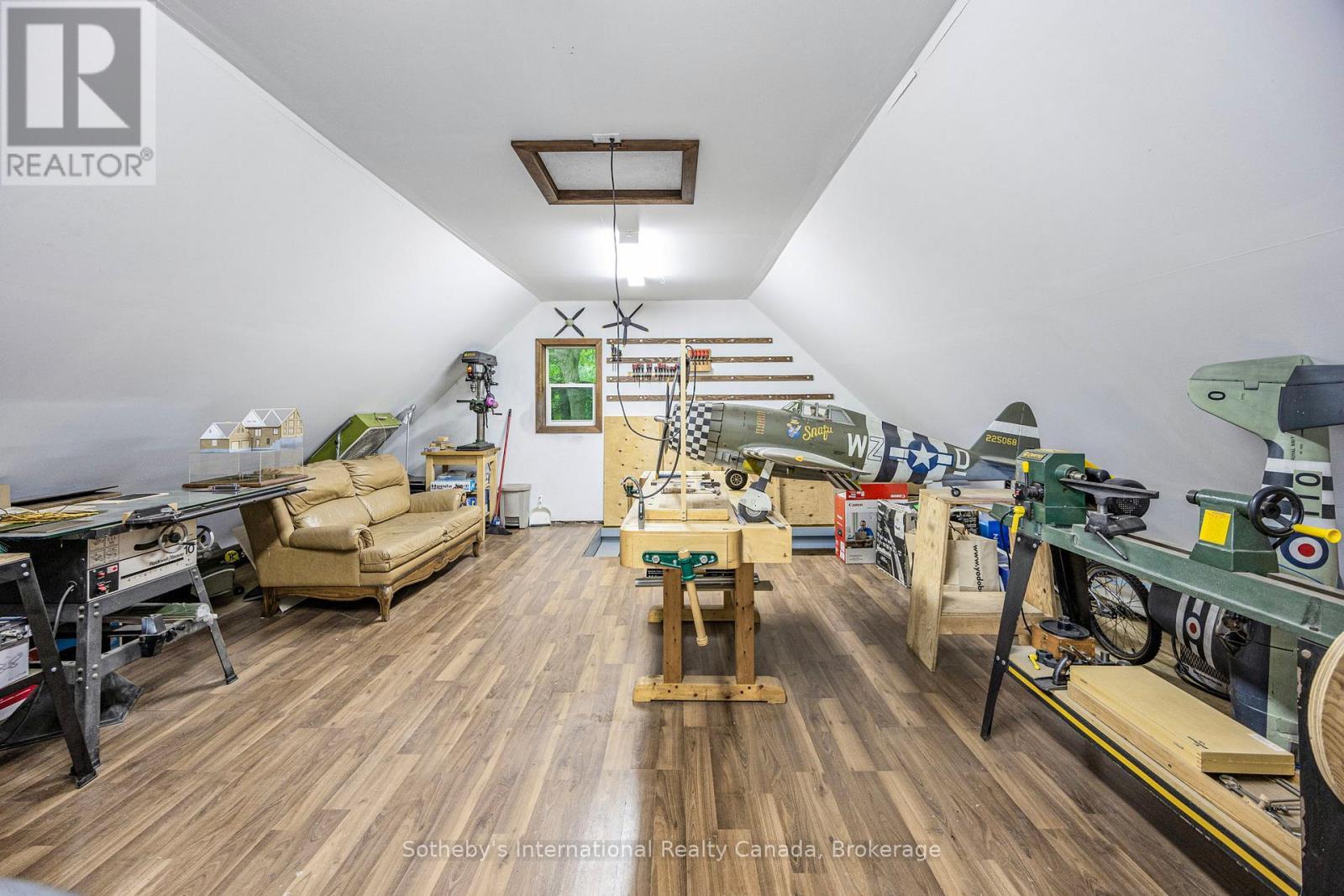 28 Big Tree Circle, Mulmur, ON - Indoor Photo Showing Other Room