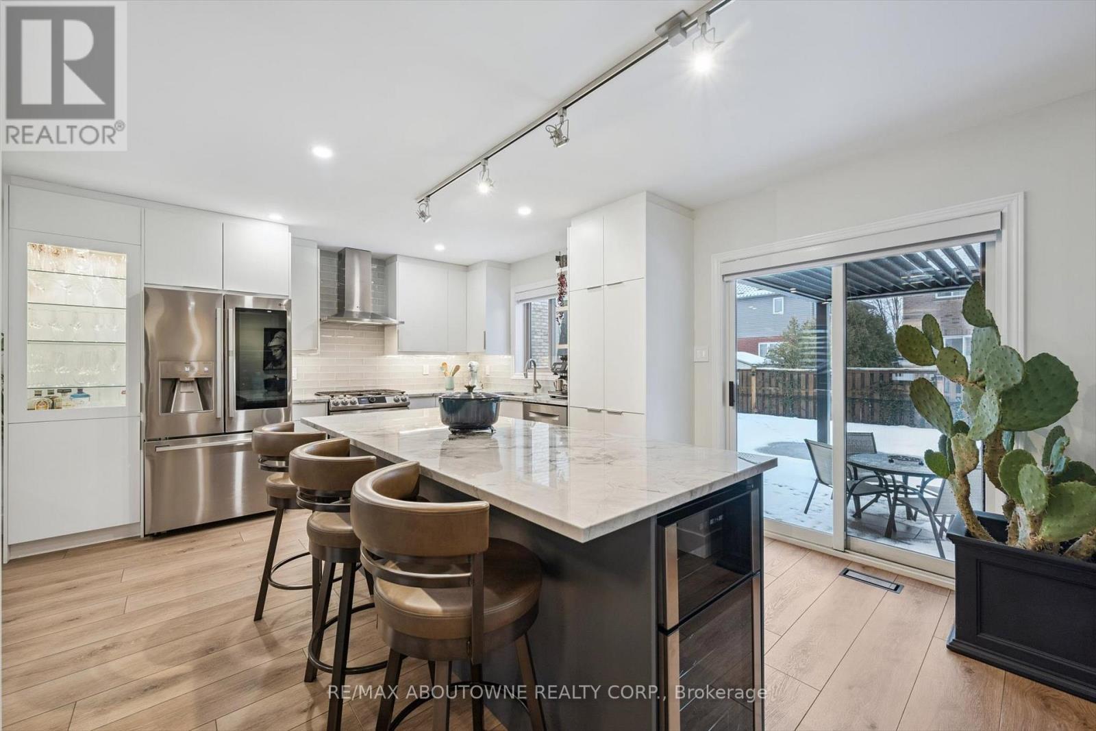 28 Kathleen Court, Hamilton, ON - Indoor Photo Showing Other Room