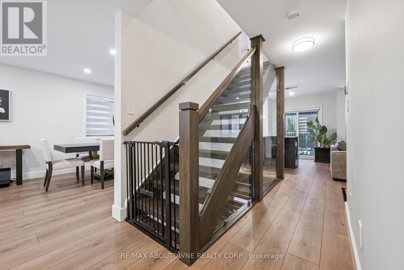 28 Kathleen Court, Hamilton, ON - Indoor Photo Showing Other Room