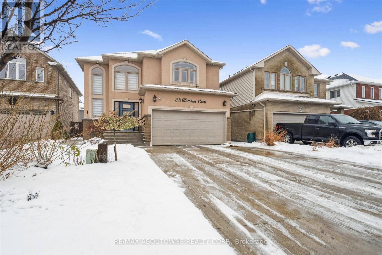 28 Kathleen Court, Hamilton, ON - Outdoor With Facade