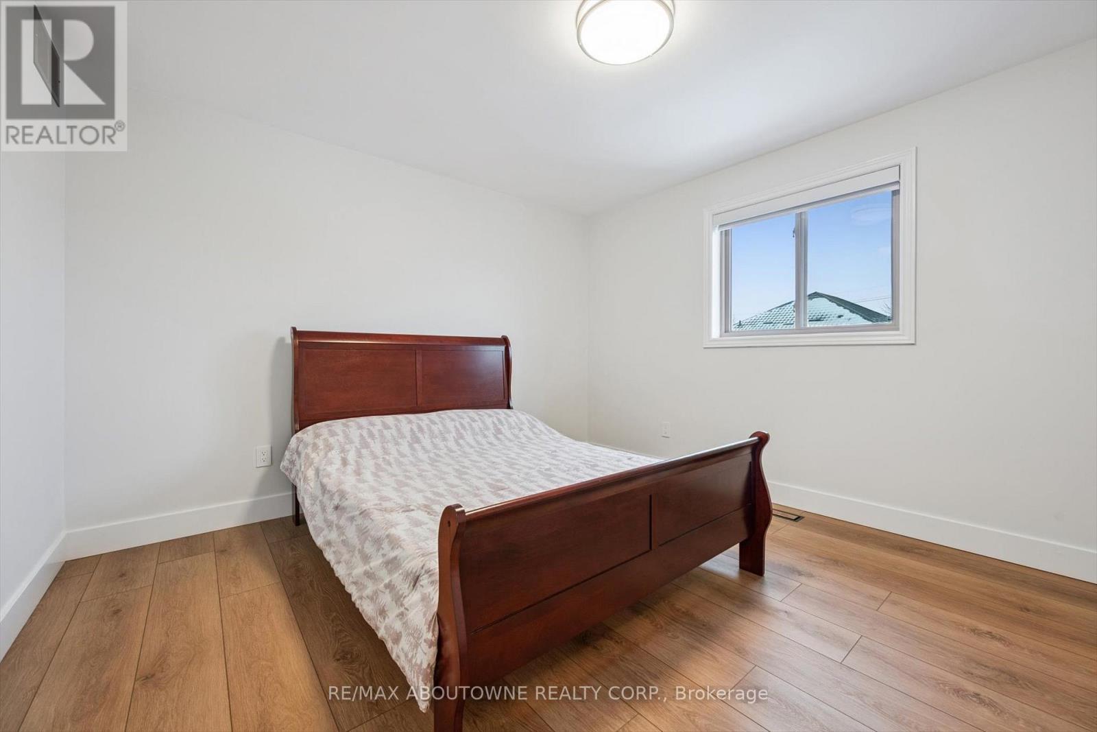28 Kathleen Court, Hamilton, ON - Indoor Photo Showing Bedroom