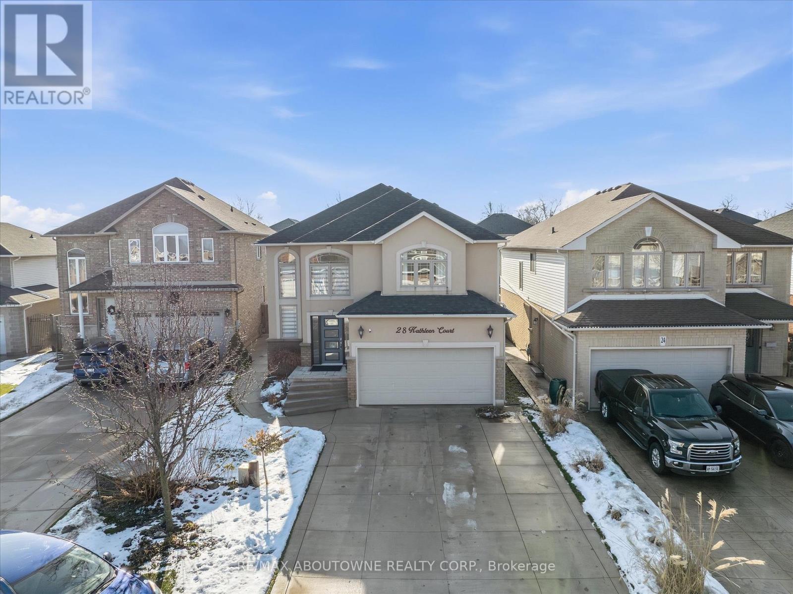 28 Kathleen Court, Hamilton, ON - Outdoor With Facade