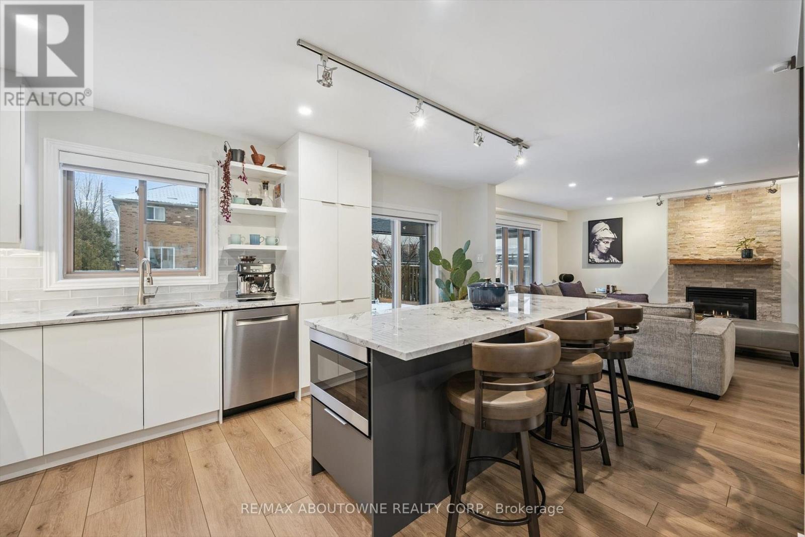 28 Kathleen Court, Hamilton, ON - Indoor