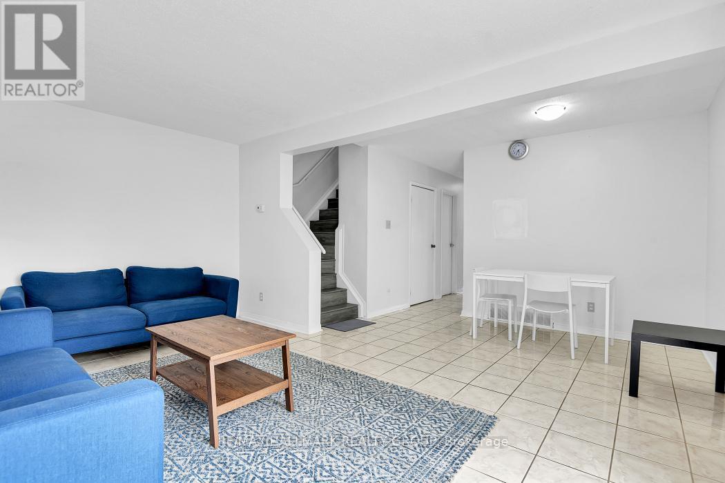 Open Concept with Eating Area - 81 - 2772 Pimlico Crescent, Ottawa, ON - Indoor Photo Showing Living Room