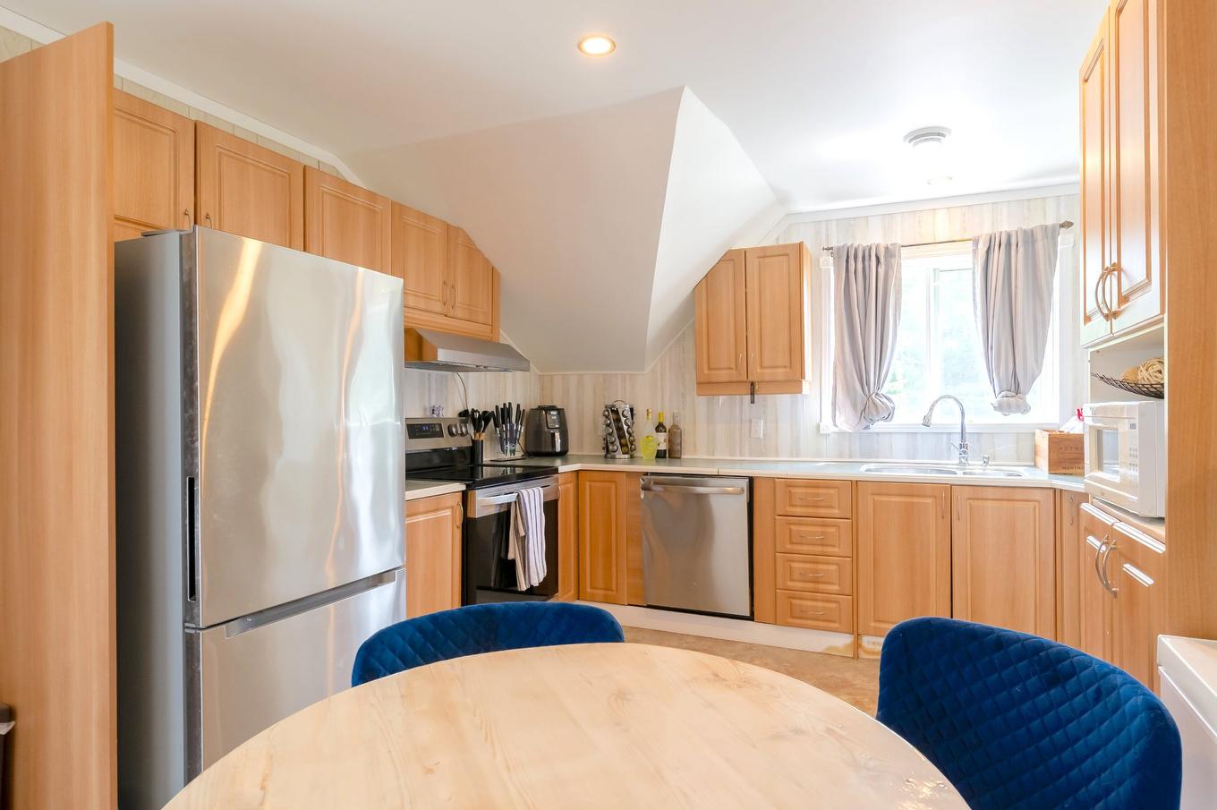 Kitchenette - 202 25E Rue O., Venise-En-Québec, QC - Indoor Photo Showing Kitchen