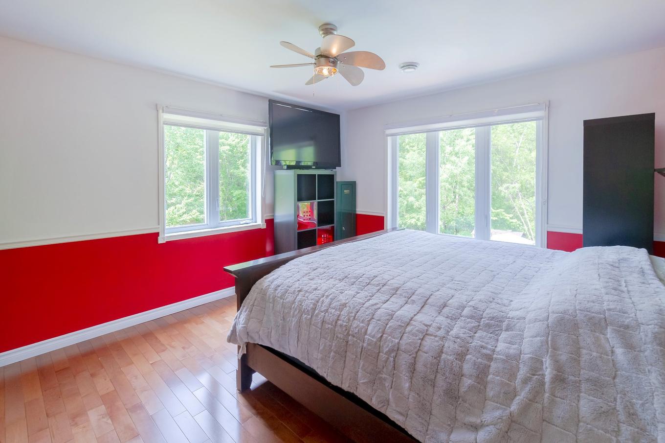 Primary bedroom - 202 25E Rue O., Venise-En-Québec, QC - Indoor Photo Showing Bedroom