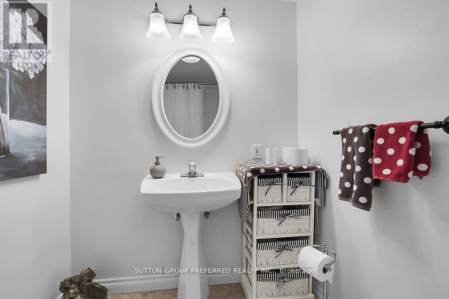 6 - 398 Old Riverside Drive, London North (North N), ON - Indoor Photo Showing Bathroom