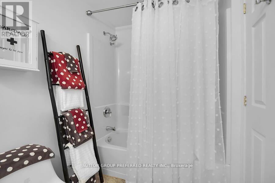 6 - 398 Old Riverside Drive, London North (North N), ON - Indoor Photo Showing Bathroom