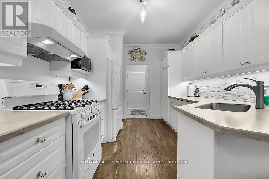 6 - 398 Old Riverside Drive, London North (North N), ON - Indoor Photo Showing Kitchen