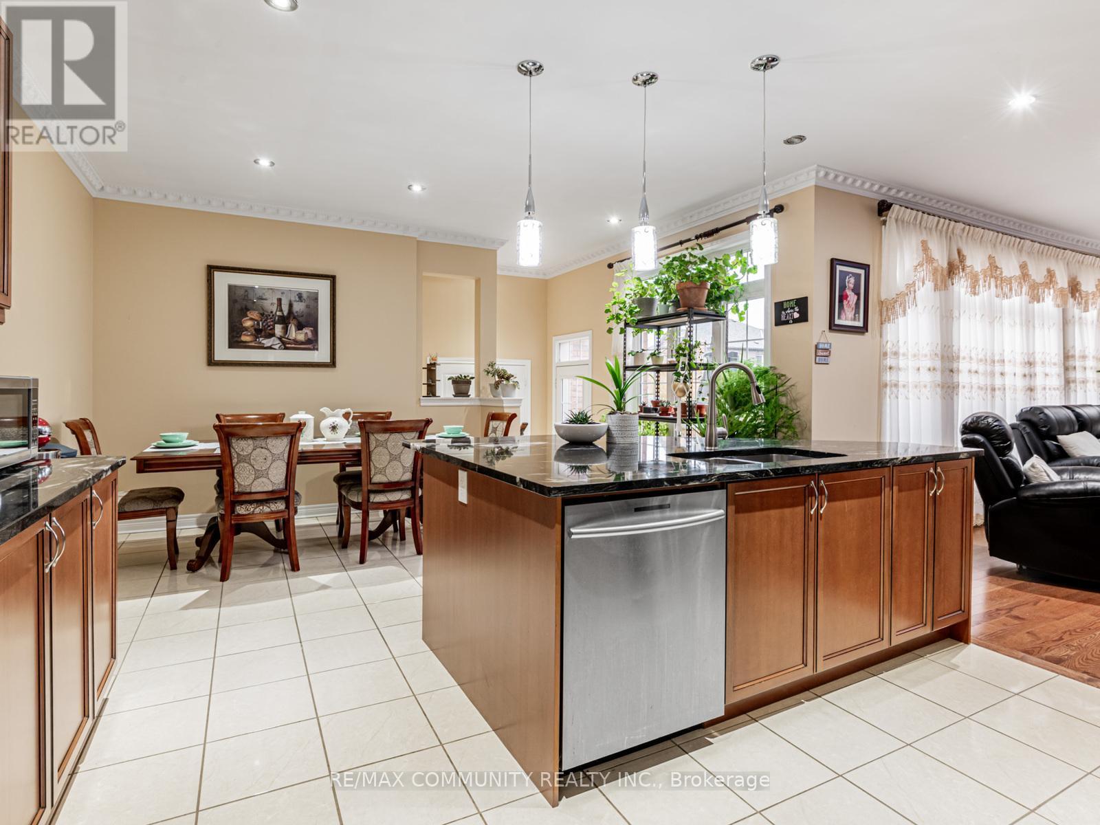 27 Windyton Avenue, Markham, ON - Indoor Photo Showing Kitchen