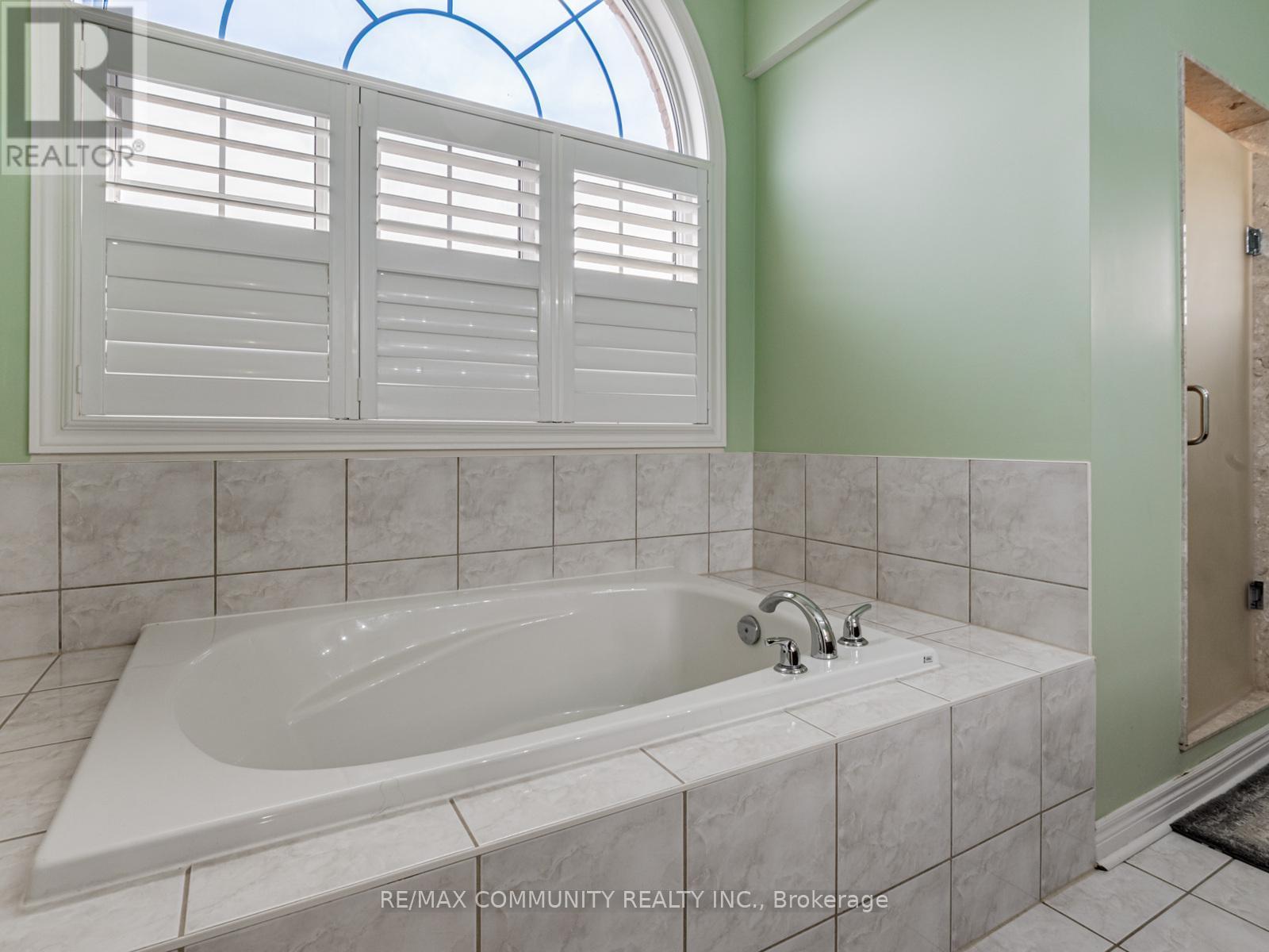 27 Windyton Avenue, Markham, ON - Indoor Photo Showing Bathroom