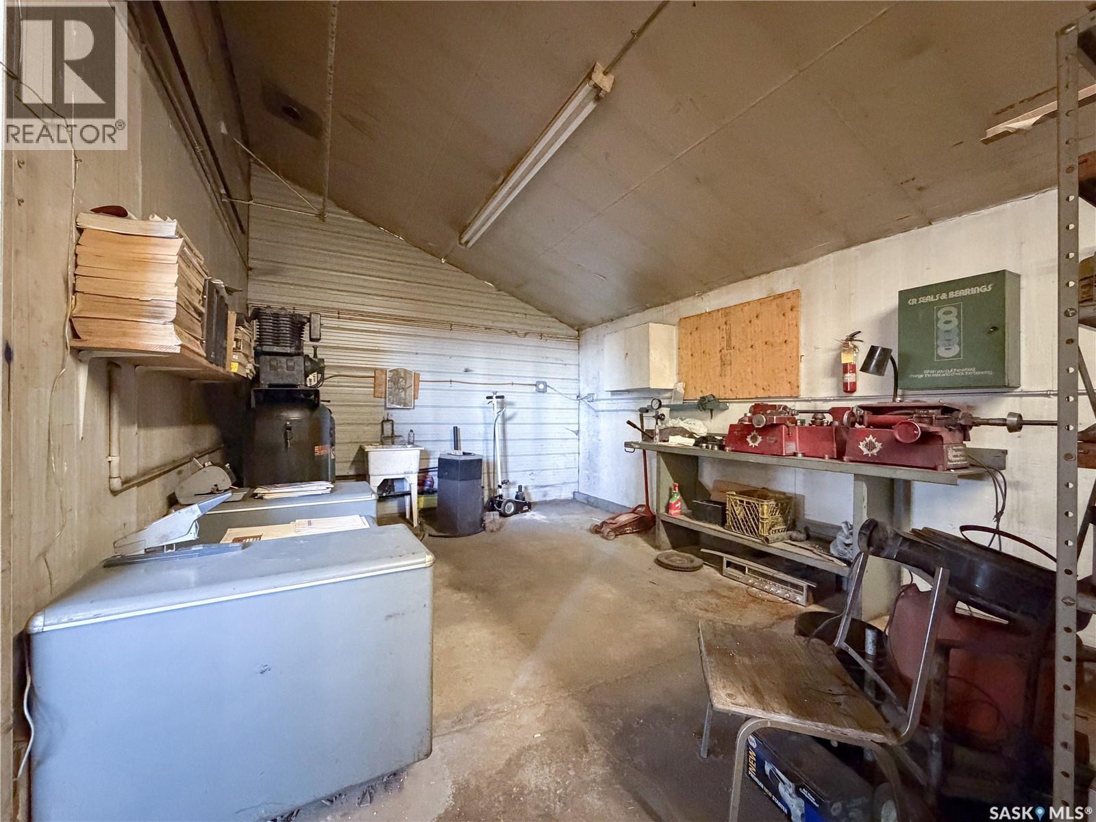 870 3Rd Avenue W, Shaunavon, SK