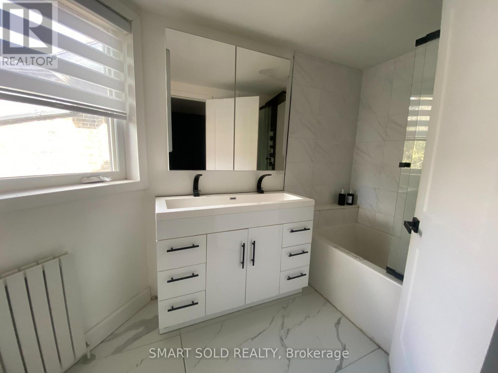 42 Arnold Avenue, Toronto, ON - Indoor Photo Showing Bathroom