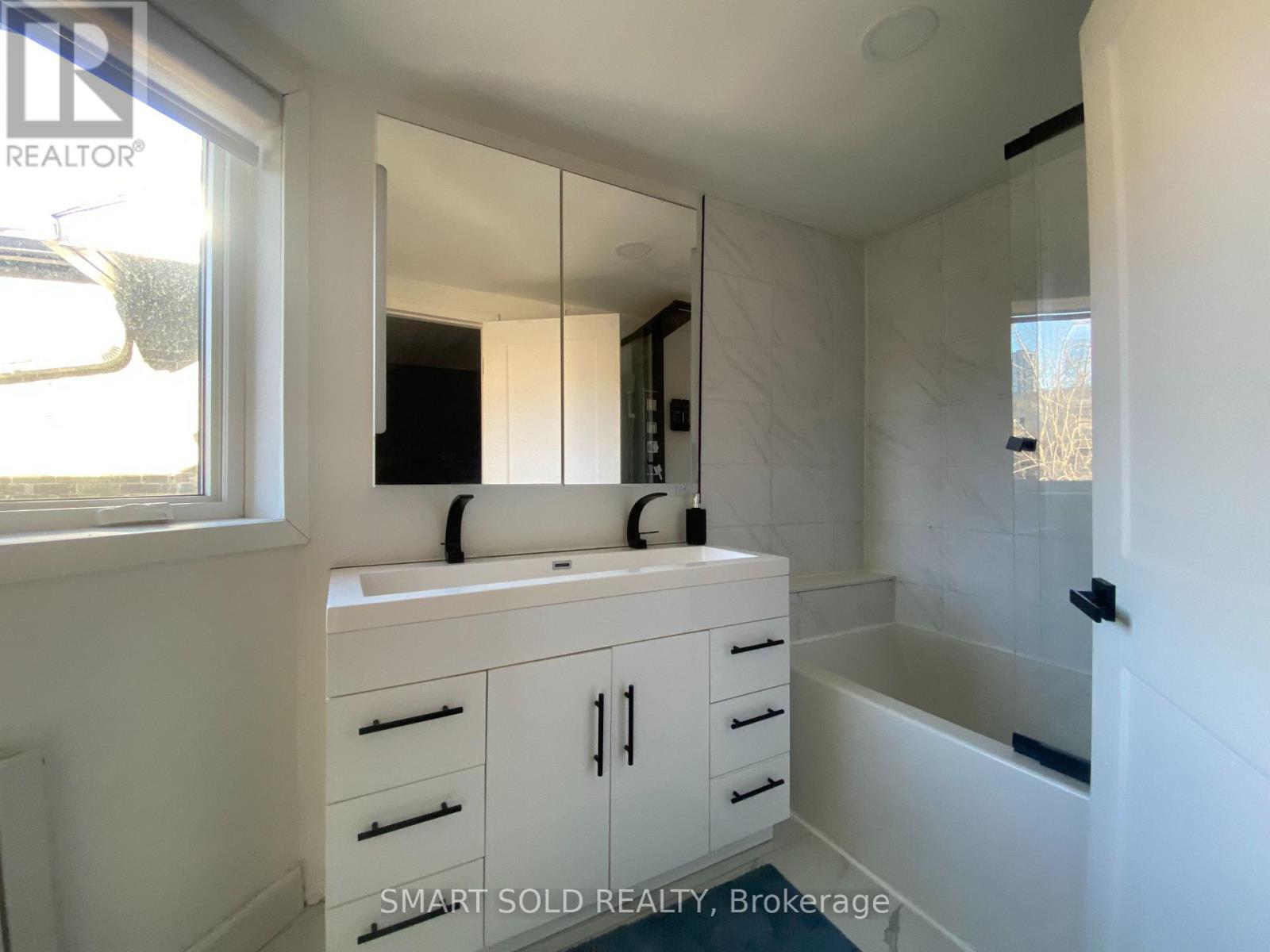 42 Arnold Avenue, Toronto, ON - Indoor Photo Showing Bathroom