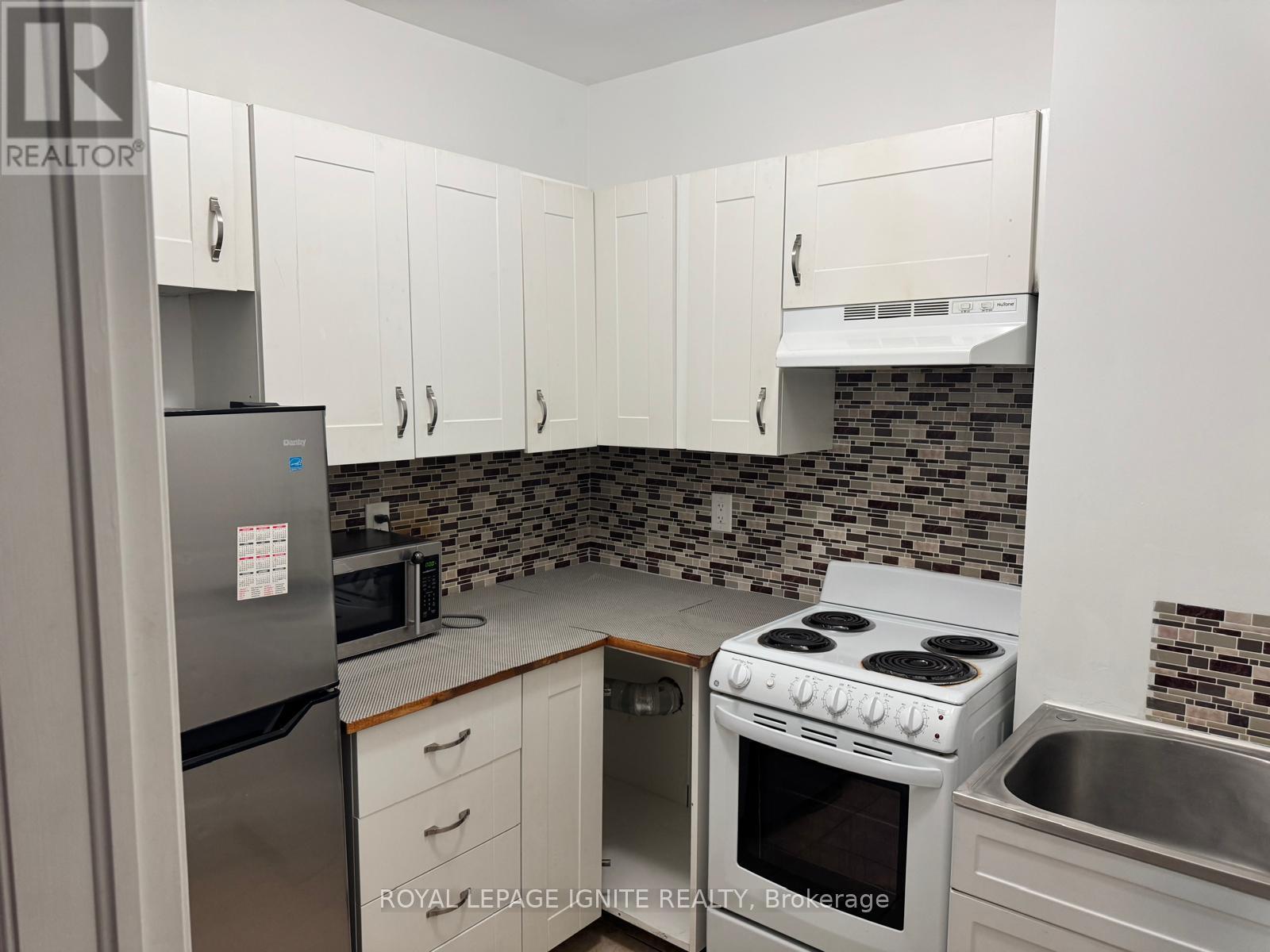 1309 Danforth Road, Toronto, ON - Indoor Photo Showing Kitchen