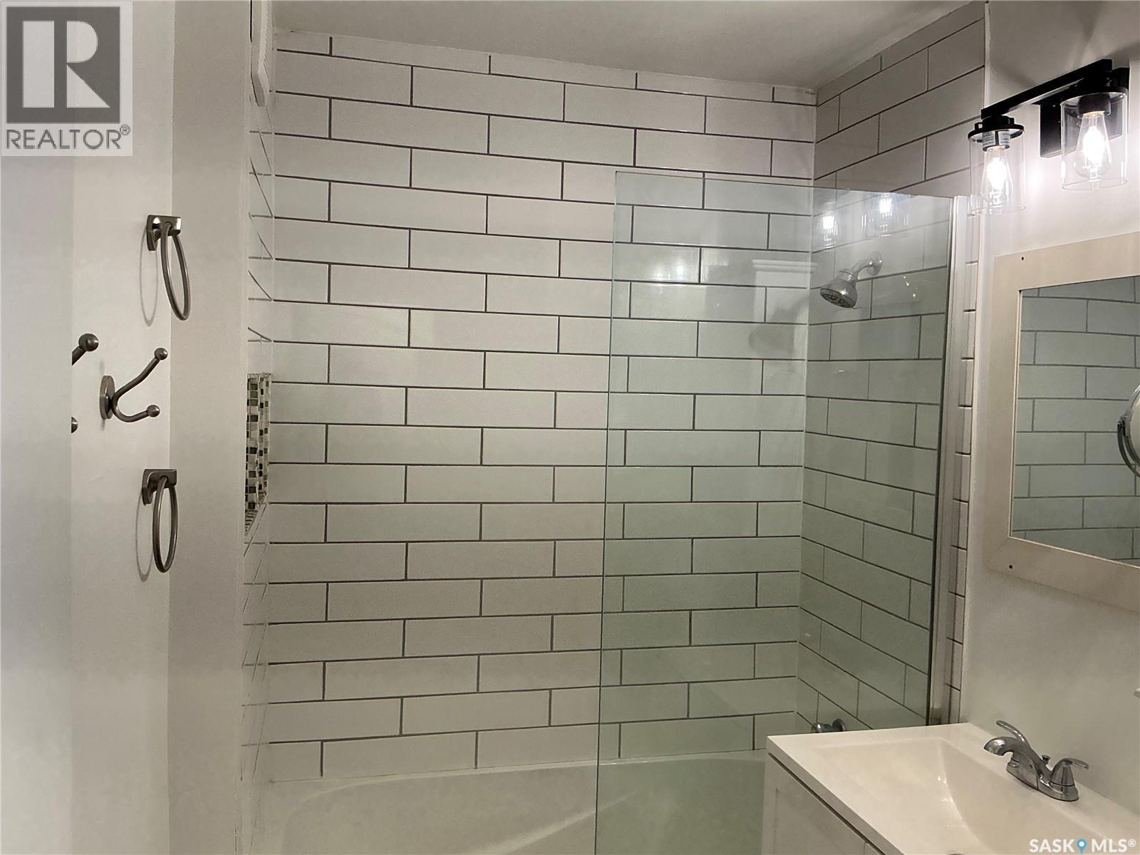 2309 Herman Avenue, Saskatoon, SK - Indoor Photo Showing Bathroom