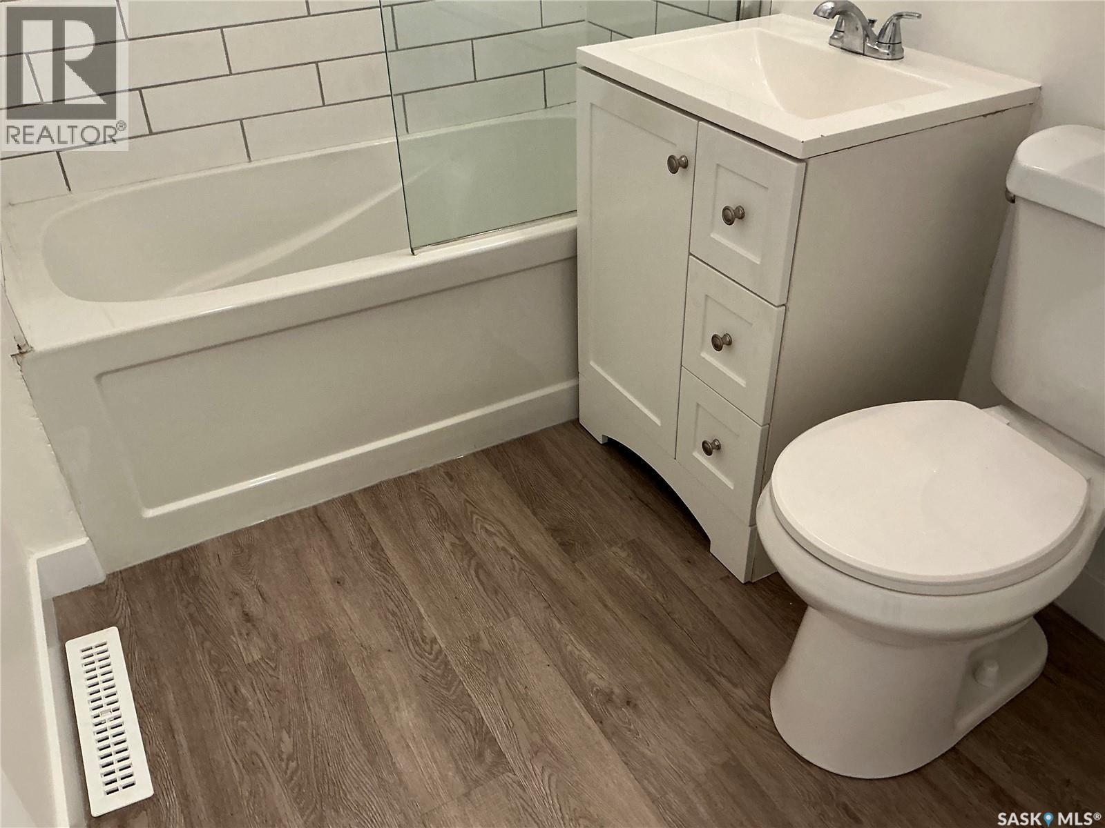 2309 Herman Avenue, Saskatoon, SK - Indoor Photo Showing Bathroom