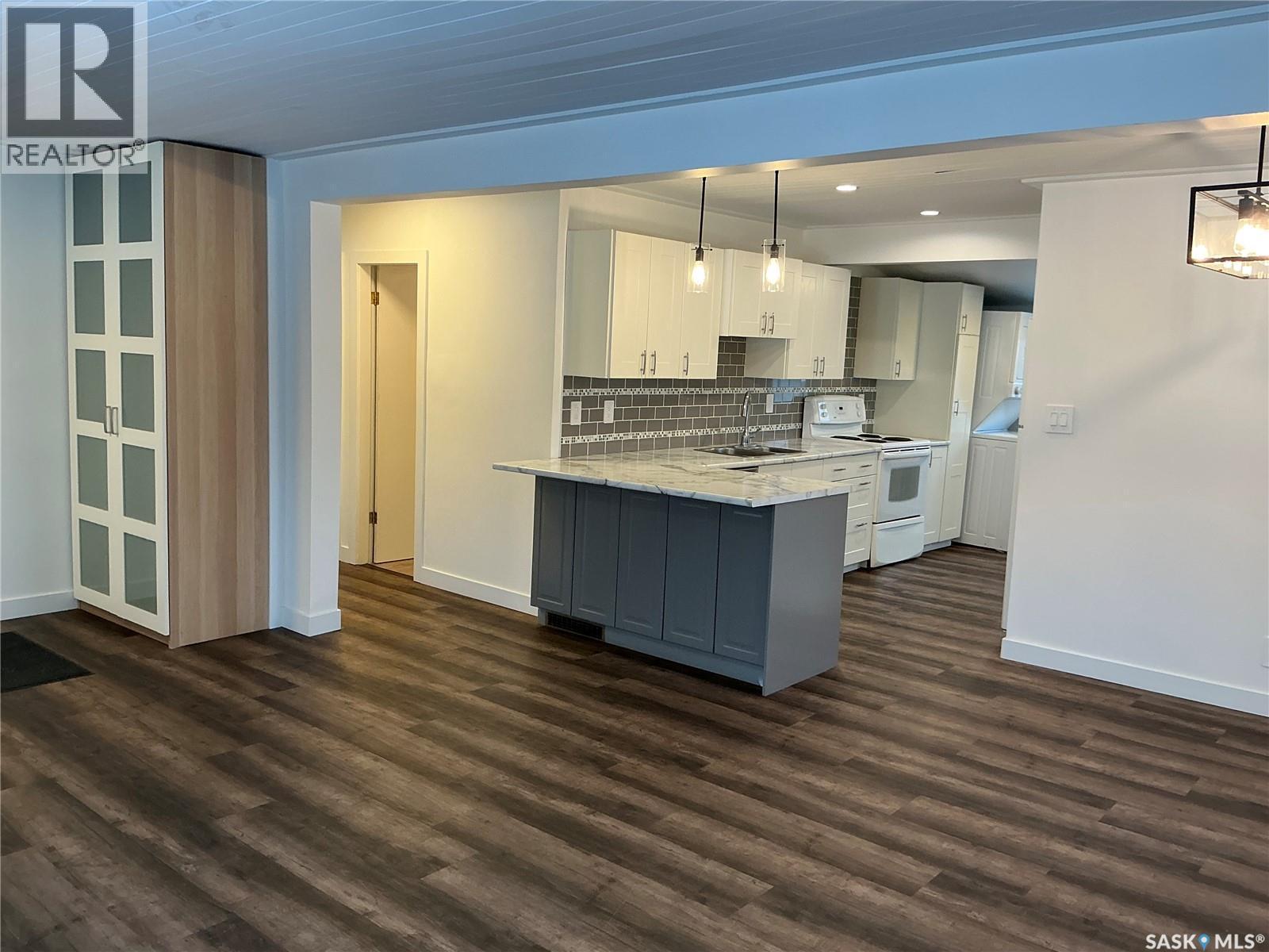 2309 Herman Avenue, Saskatoon, SK - Indoor Photo Showing Kitchen