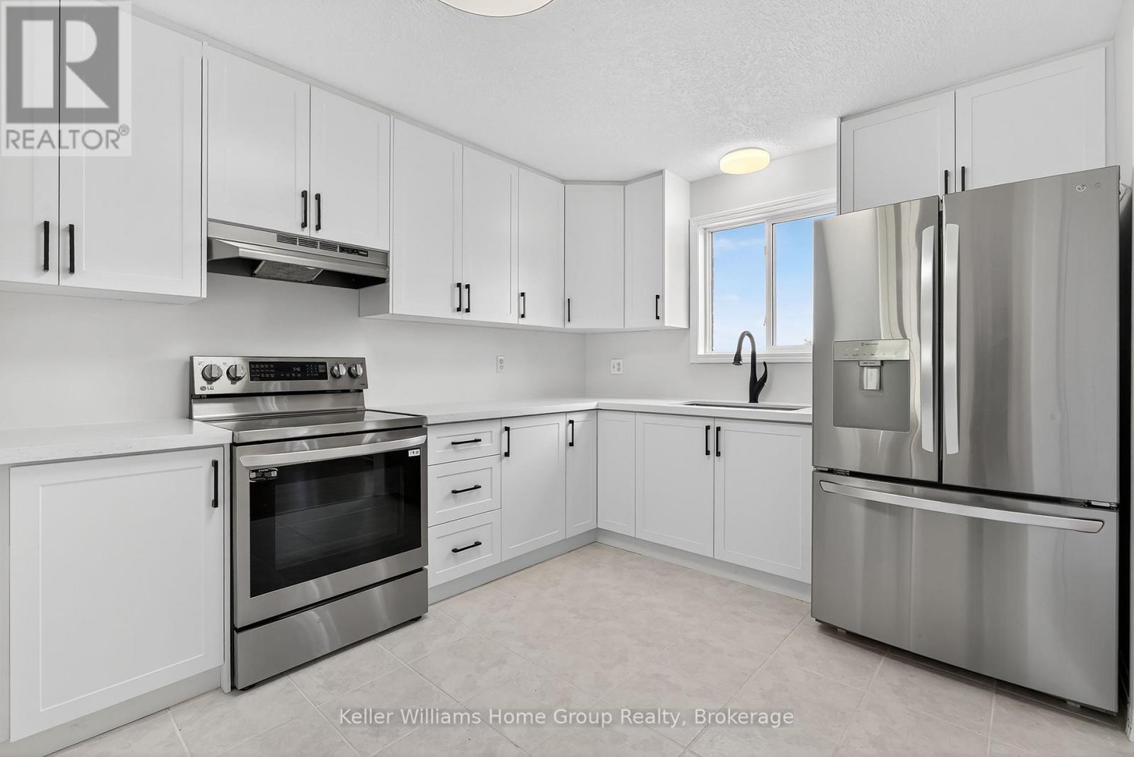 238 Briarmeadow Drive, Kitchener, ON - Indoor Photo Showing Kitchen