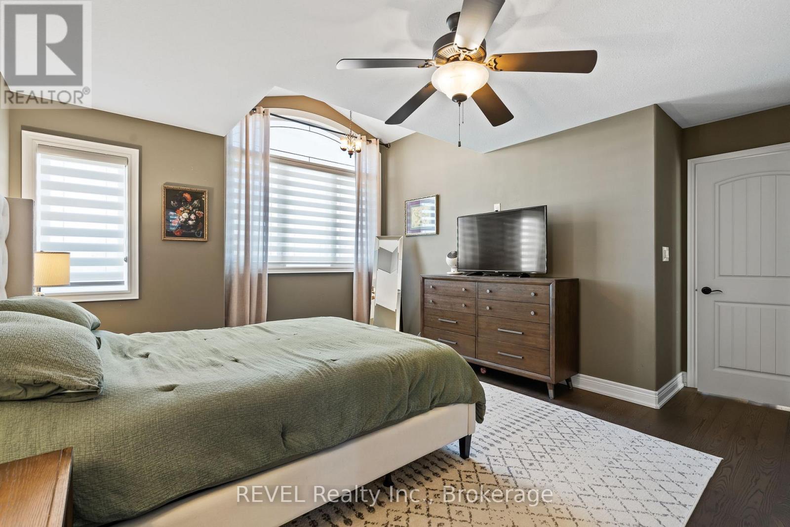 5767 Osprey Avenue, Niagara Falls (Forestview), ON - Indoor Photo Showing Bedroom