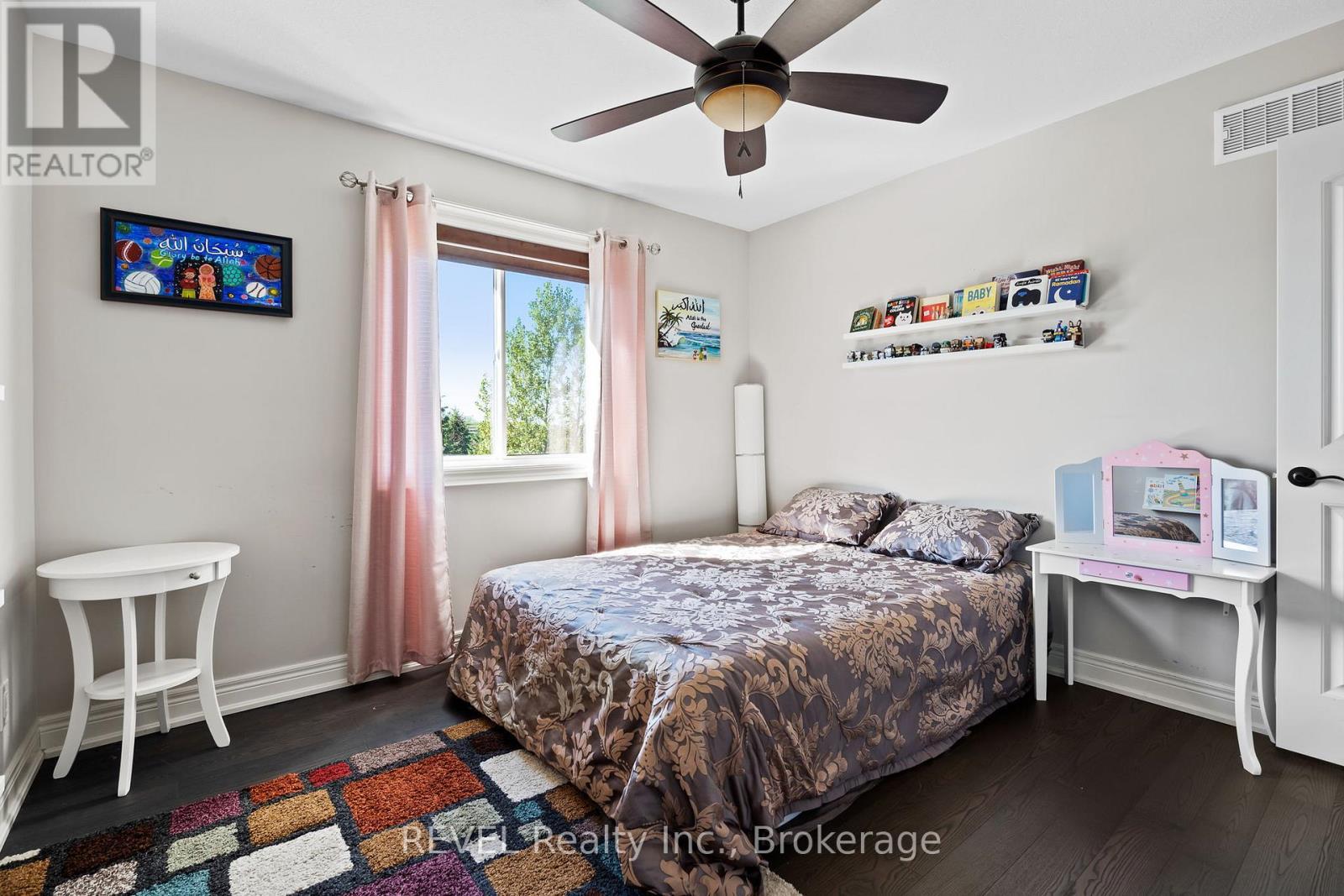 5767 Osprey Avenue, Niagara Falls (Forestview), ON - Indoor Photo Showing Bedroom