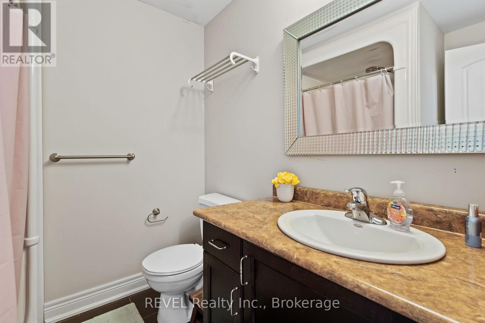 5767 Osprey Avenue, Niagara Falls (Forestview), ON - Indoor Photo Showing Bathroom