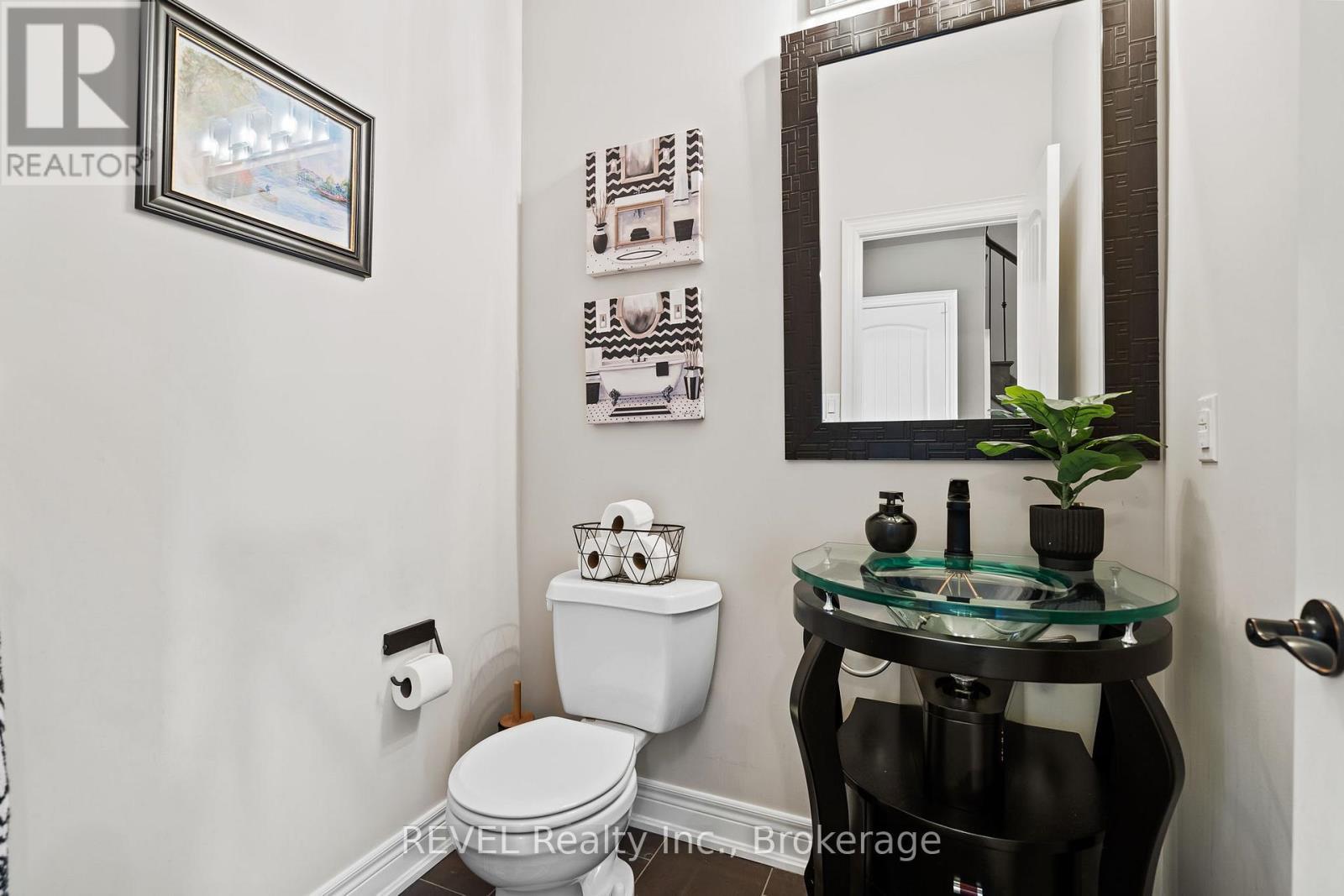 5767 Osprey Avenue, Niagara Falls (Forestview), ON - Indoor Photo Showing Bathroom