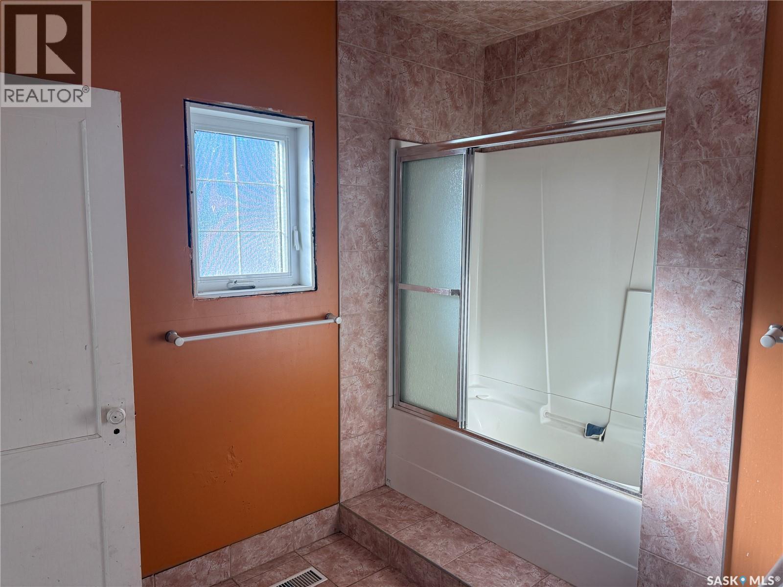 310 Bounty Street, Conquest, SK - Indoor Photo Showing Bathroom