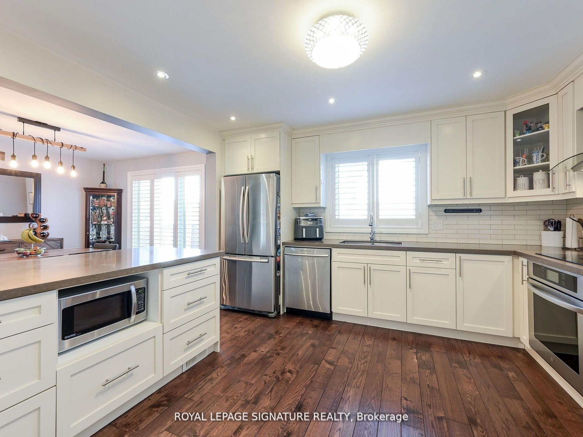 281 Mcgill Street, Mississauga, ON - Indoor Photo Showing Kitchen With Stainless Steel Kitchen With Upgraded Kitchen