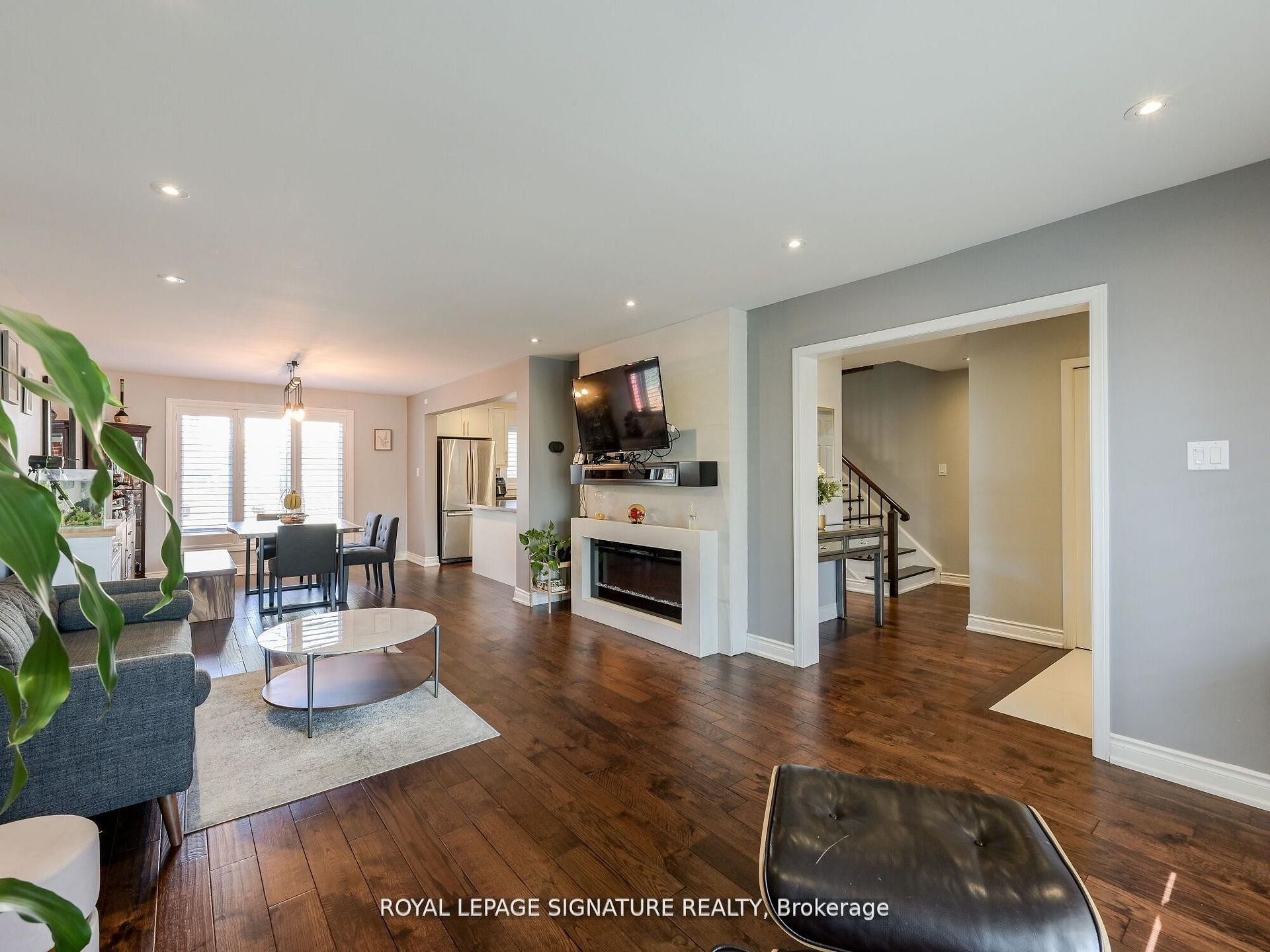 281 Mcgill Street, Mississauga, ON - Indoor Photo Showing Living Room