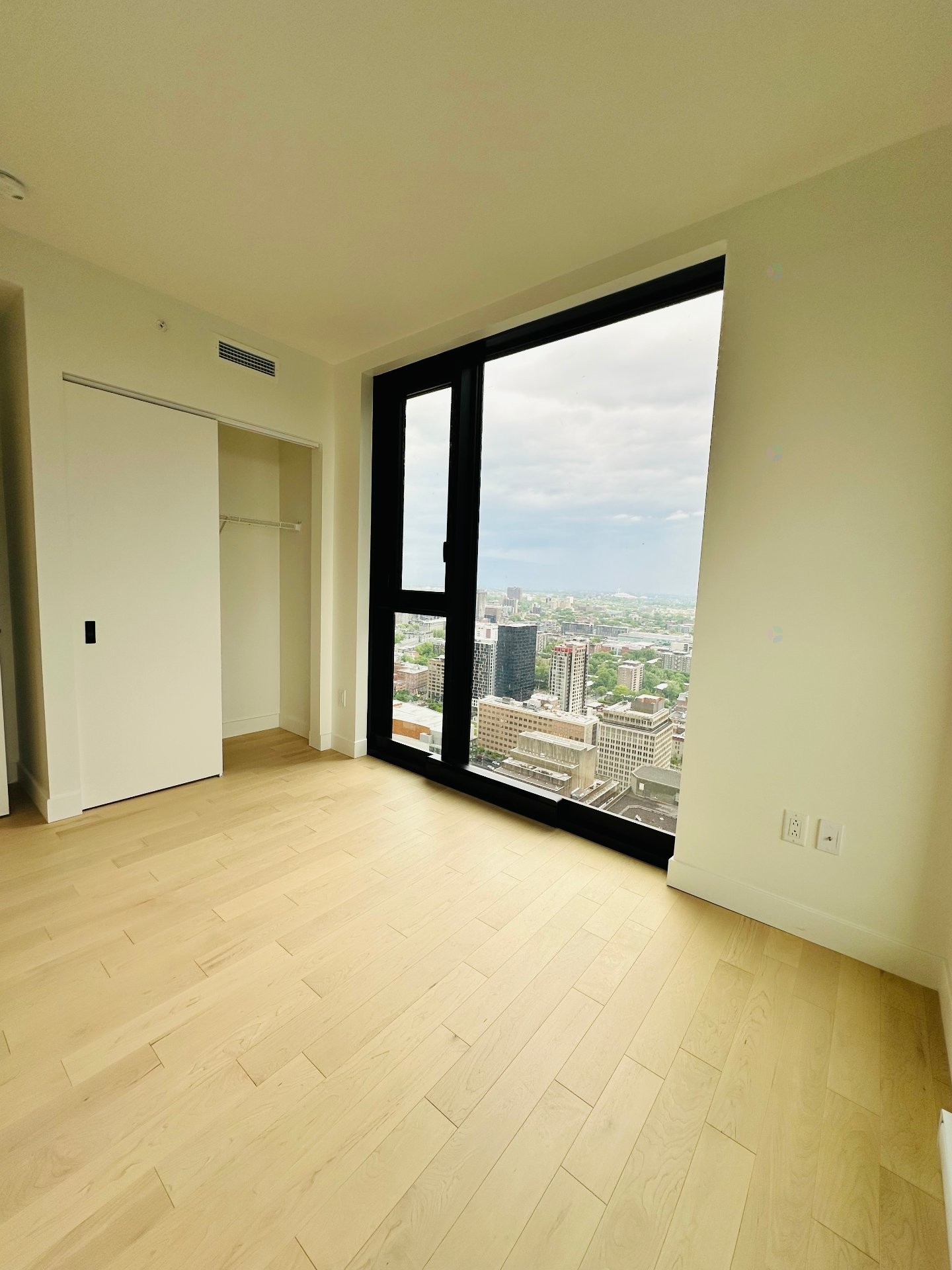 Chambre à coucher - 3701-1245 Rue De Bleury, Montréal (Ville-Marie), QC - Indoor Photo Showing Other Room