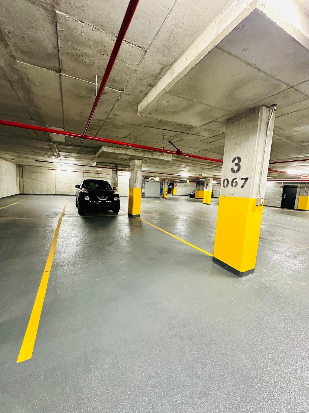 Parking - 3701-1245 Rue De Bleury, Montréal (Ville-Marie), QC - Indoor Photo Showing Garage