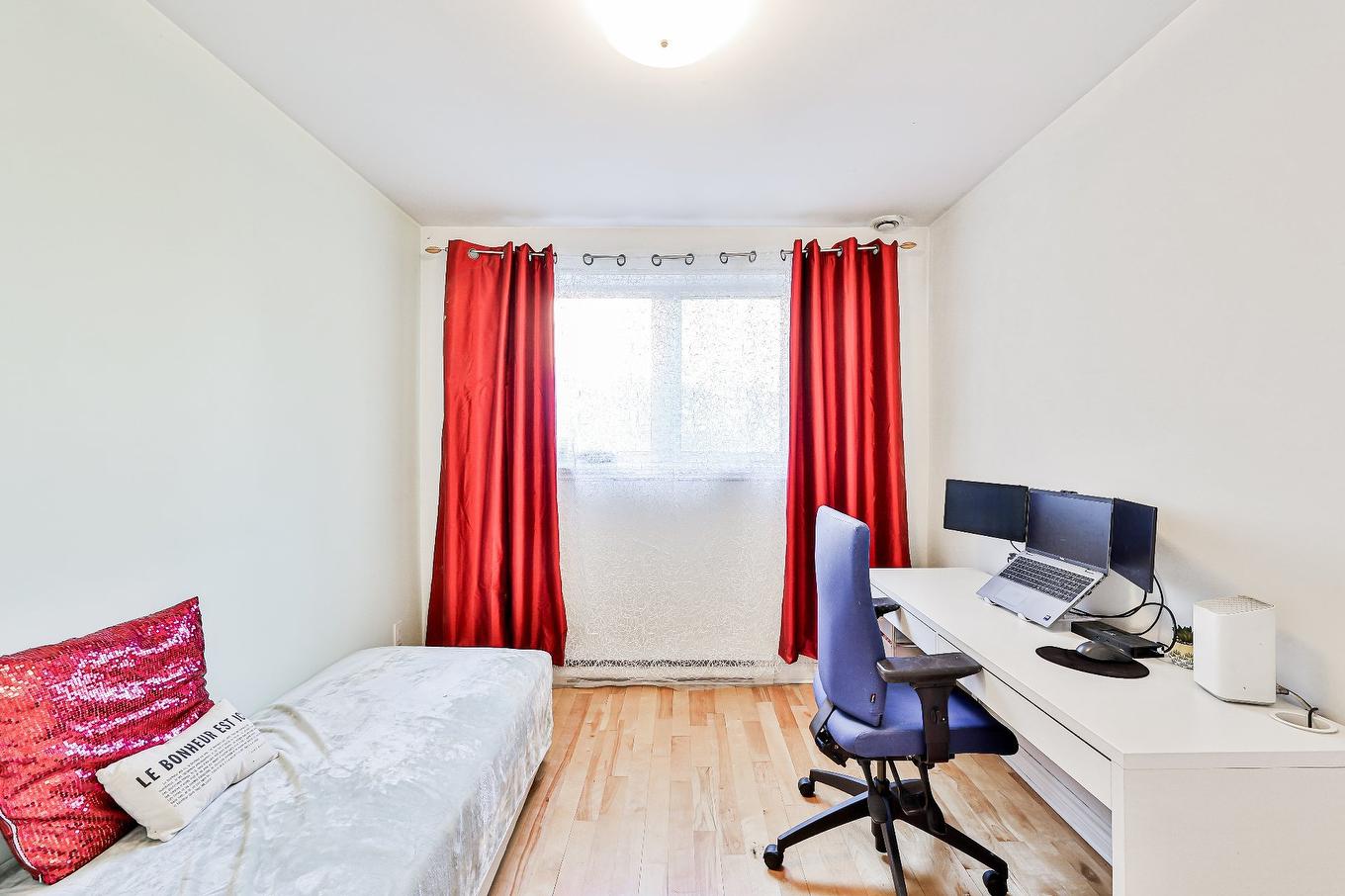 Chambre à coucher - 2-575 Rue Préfontaine, Montréal (Mercier/Hochelaga-Maisonneuve), QC - Indoor Photo Showing Other Room