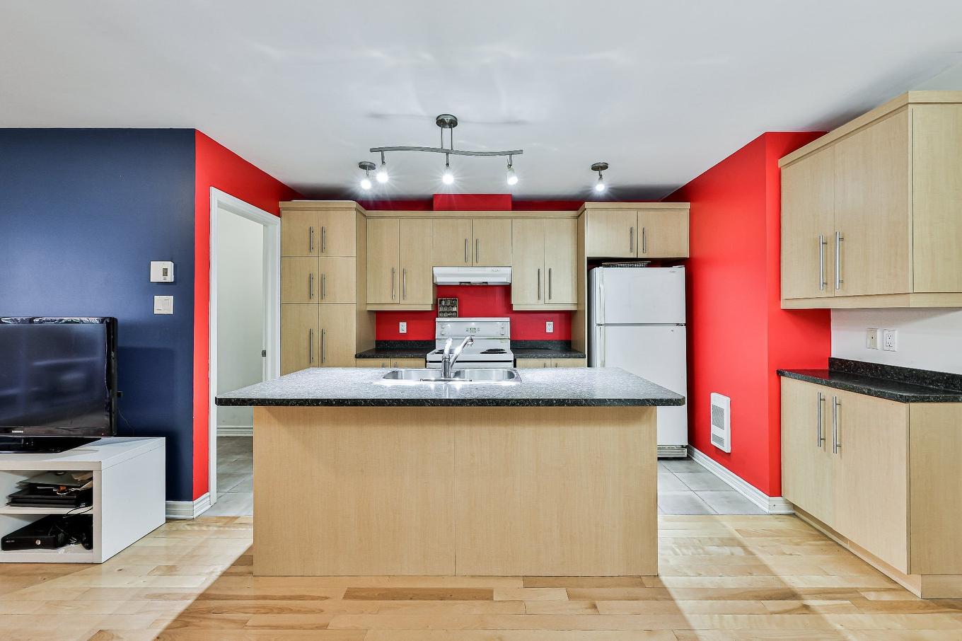 Cuisine - 2-575 Rue Préfontaine, Montréal (Mercier/Hochelaga-Maisonneuve), QC - Indoor Photo Showing Kitchen