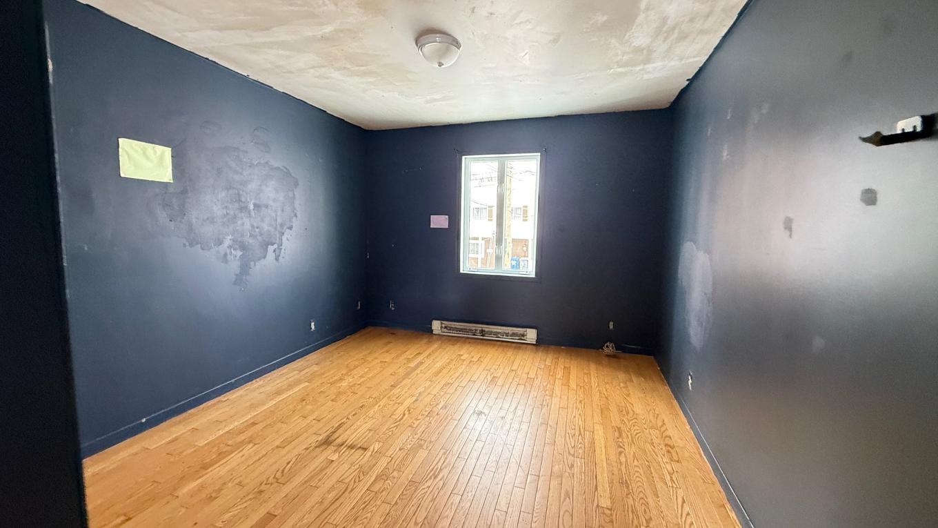 Primary bedroom - 11373 Rue Victoria, Montréal-Est, QC - Indoor Photo Showing Other Room