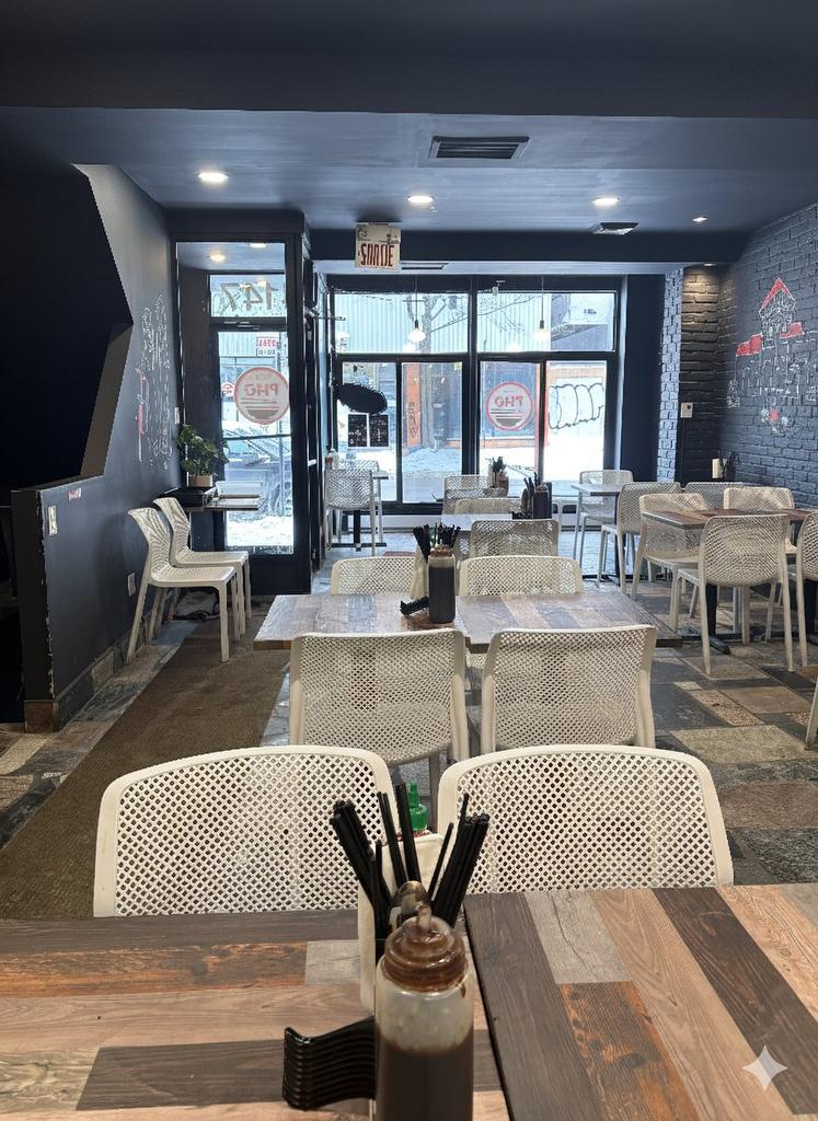 Salle à manger - 4147 Boul. St-Laurent, Montréal (Le Plateau-Mont-Royal), QC