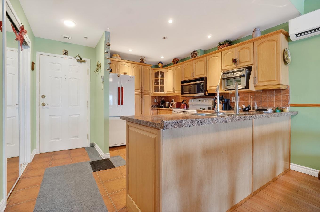 Hall - 406-3700 Boul. Henri-Bourassa E., Montréal (Montréal-Nord), QC - Indoor Photo Showing Kitchen
