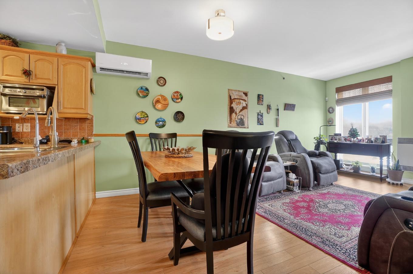 Dining room - 406-3700 Boul. Henri-Bourassa E., Montréal (Montréal-Nord), QC - Indoor