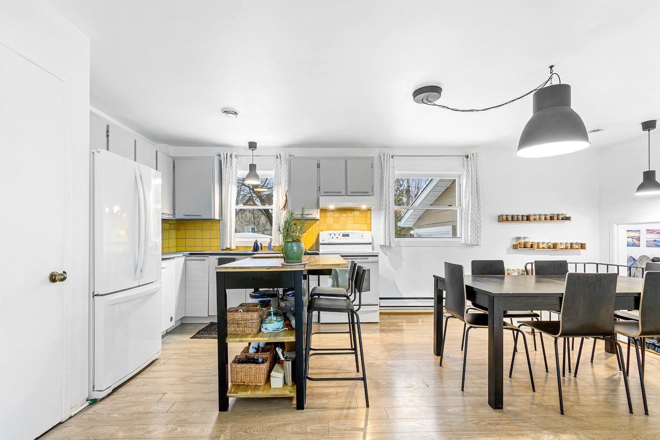 Cuisine - 115 Rue Kenny, Lachute, QC - Indoor Photo Showing Dining Room