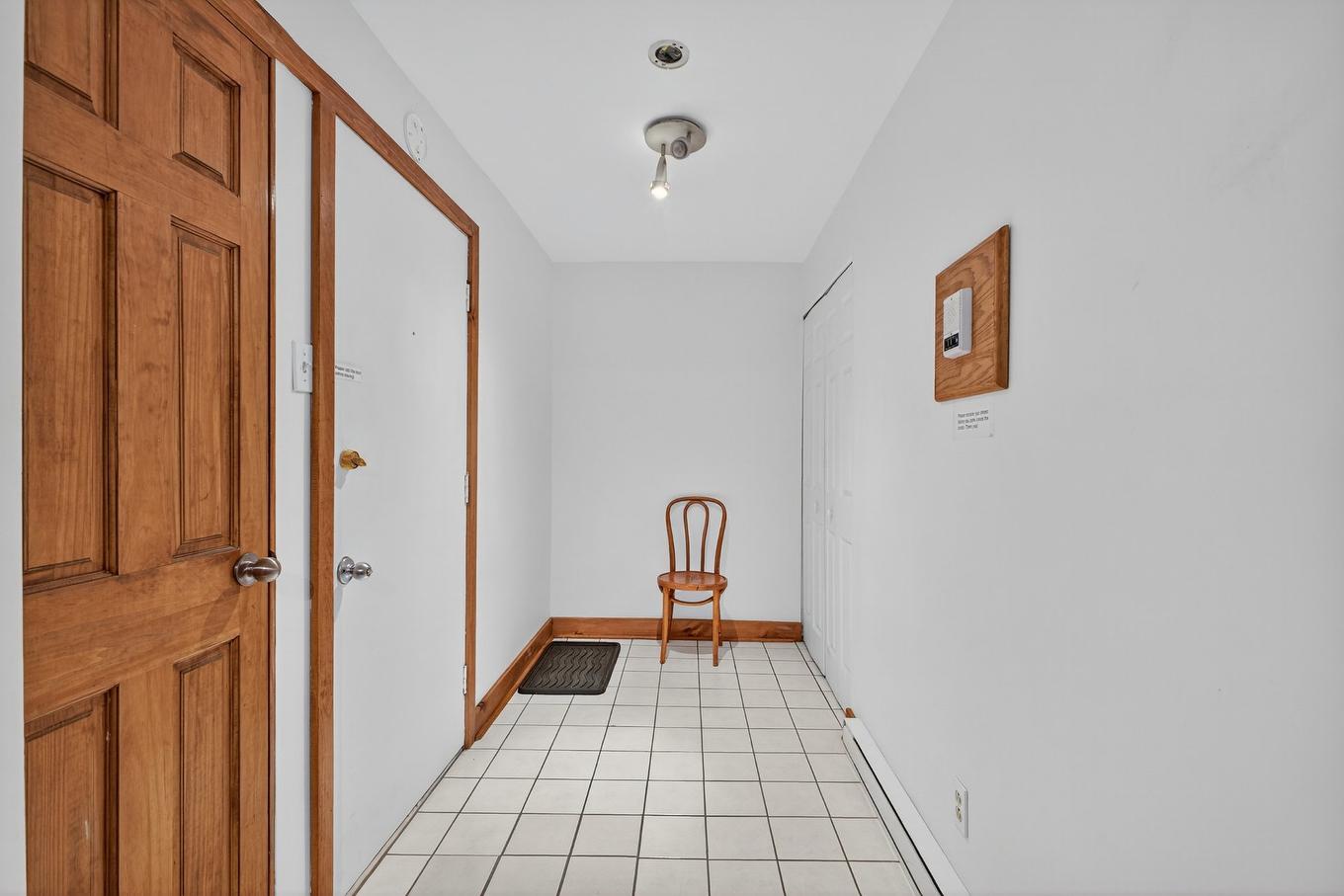 Hall d'entrée/Vestibule - 3526A Av. Coloniale, Montréal (Le Plateau-Mont-Royal), QC - Indoor Photo Showing Other Room